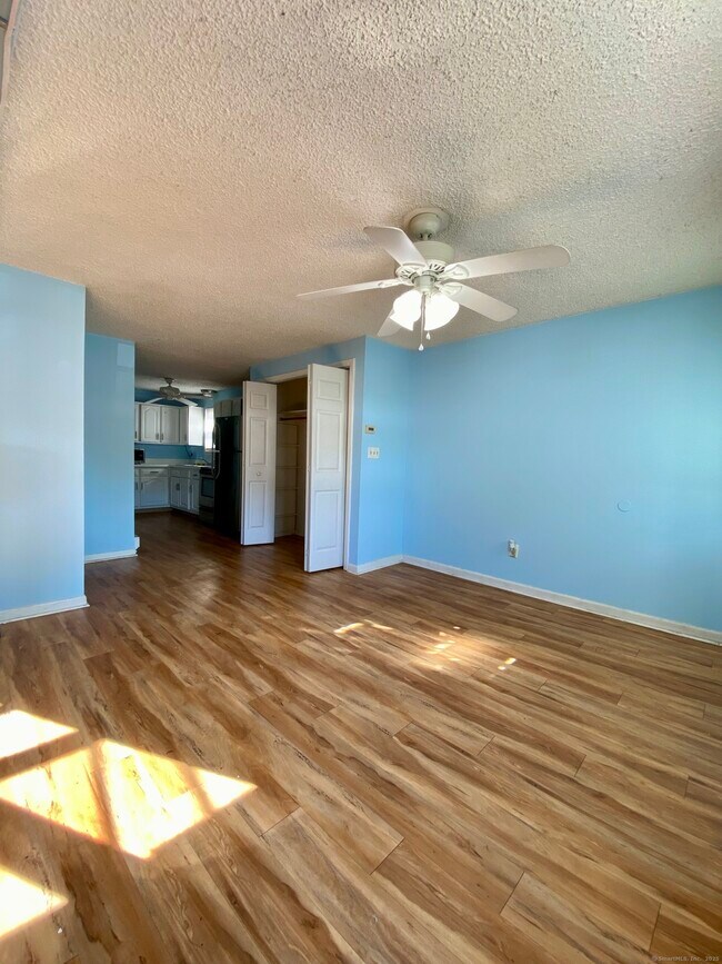 Foto del edificio - 466 Middletown Ave