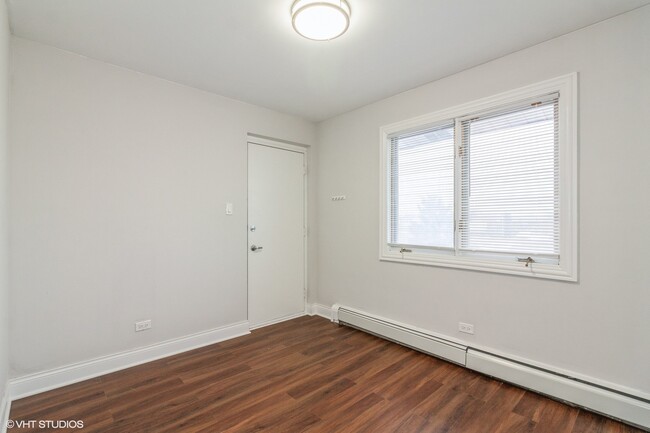 Foto del edificio - 8932 W 140th St
