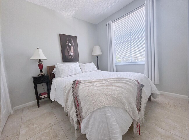 Building Photo - 2080 Greenview Shores Blvd