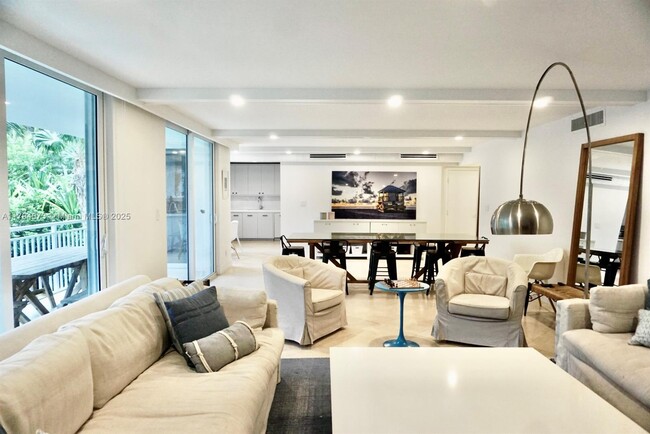 Building Photo - 605 Ocean Dr