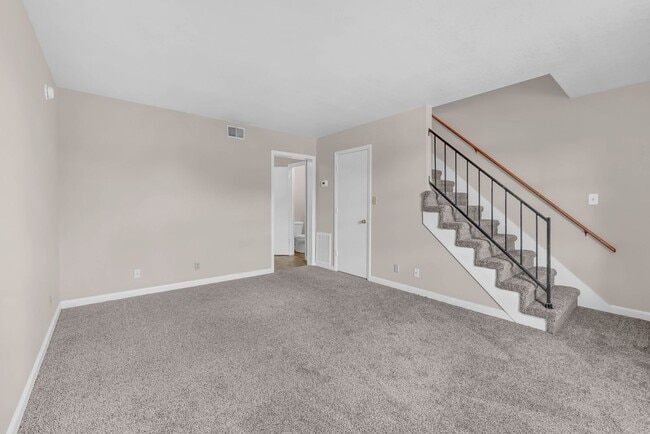 Building Photo - 379 Peabody Dr