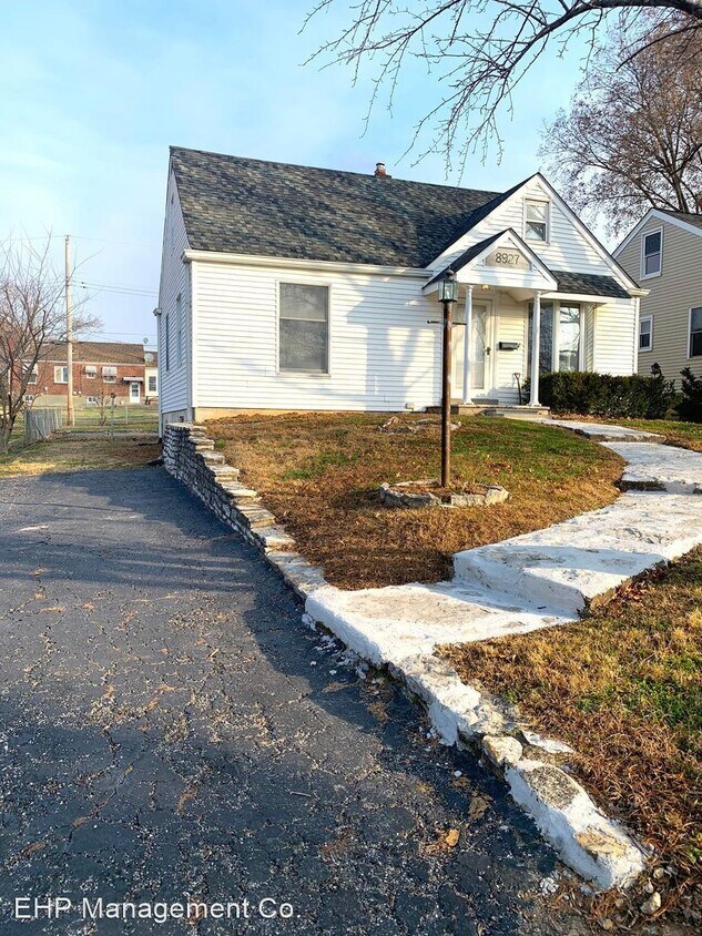 4 br, 2 bath House 8927 Arvin Avenue House for Rent in Affton, MO