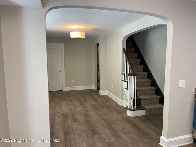 Foto del edificio - 1833 S Webster Ave