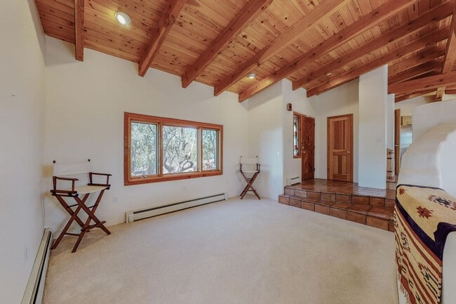 Building Photo - Views! Beautiful 3 bedroom mountain retrea...