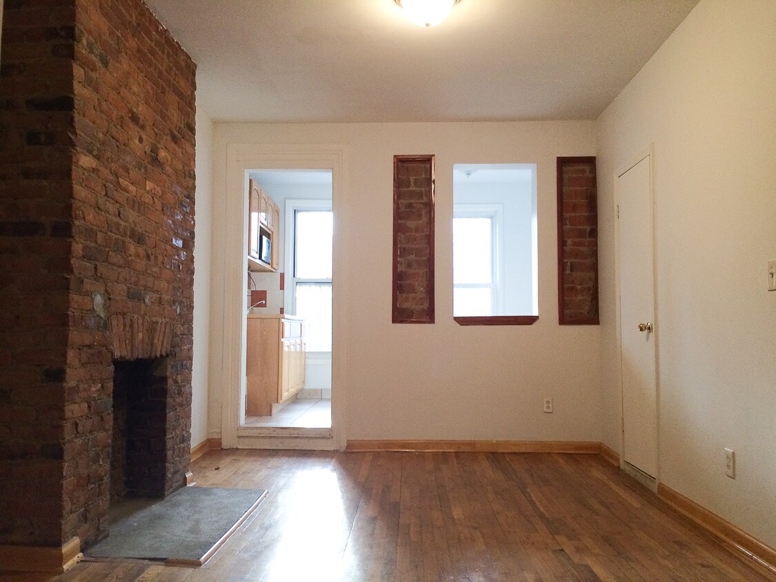 Primary Photo - 206 Spencer St