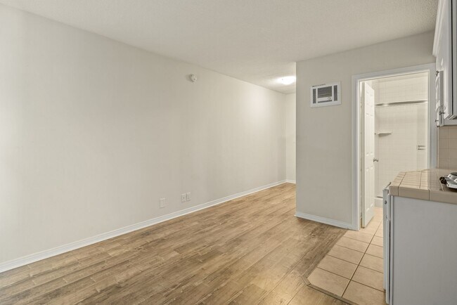 Building Photo - bun183