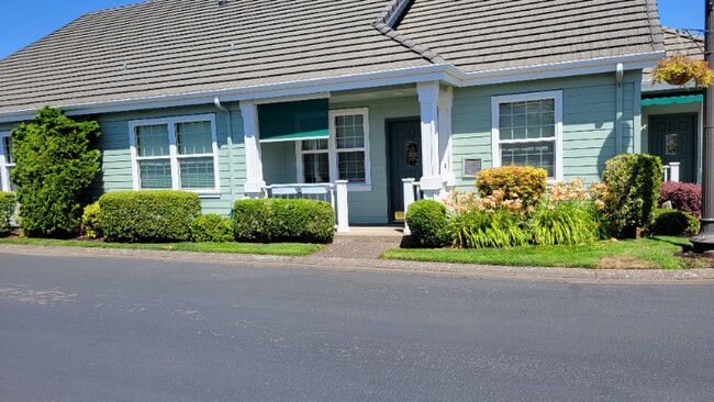 Building Photo - 3347 Lake Grove Dr