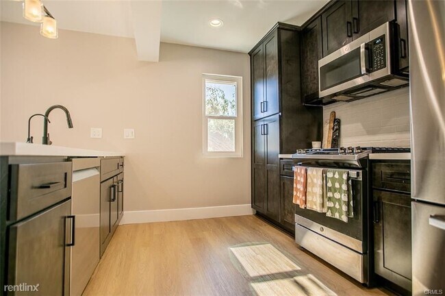 Foto del edificio - 4 br, 1.5 bath House - 835 Amigos Way Apt 8