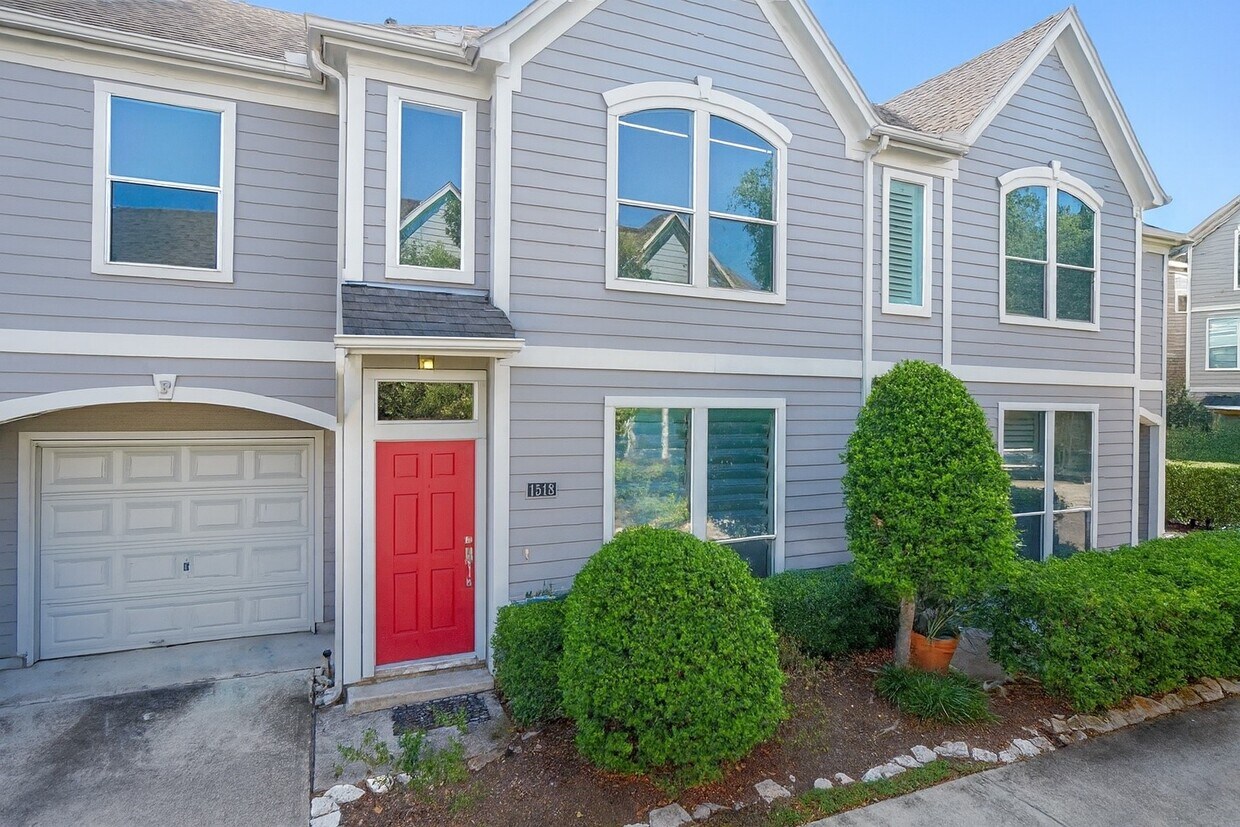 Primary Photo - 1518 Sutton St