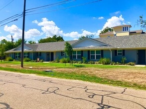 Building Photo - 1107 Autumn Woods Dr