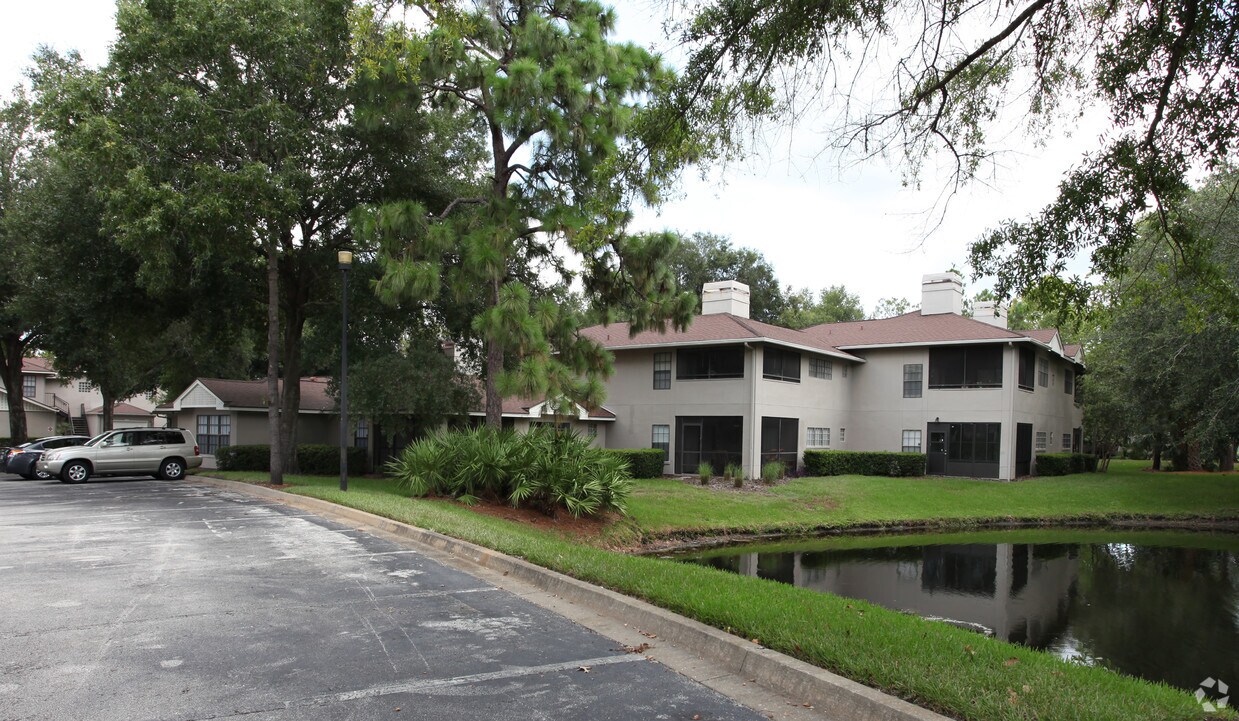Lake Crest Condominium Association Apartments Jacksonville, FL