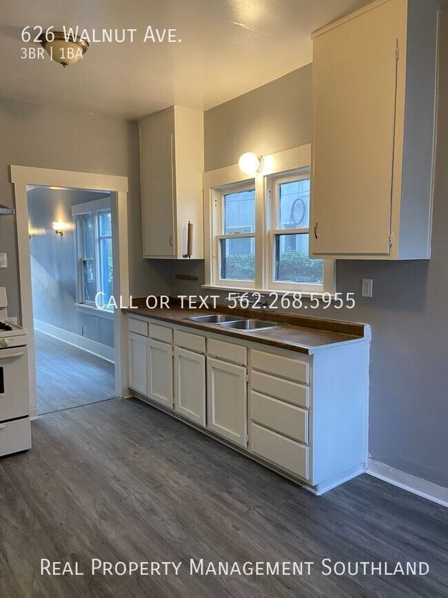 Building Photo - 3 Bedroom Apartment