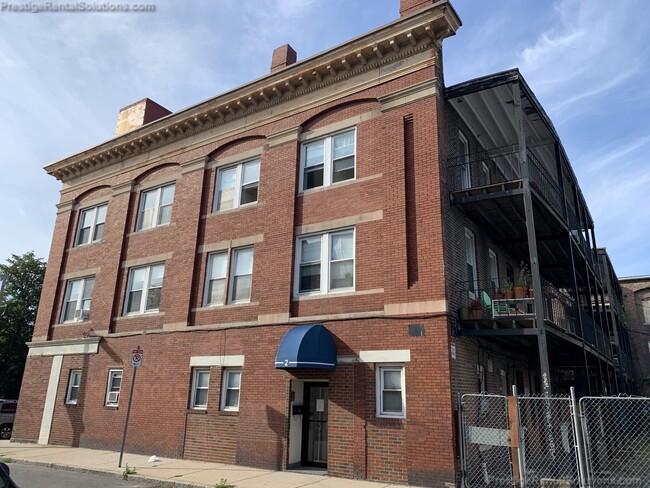 Building Photo - 2 Woodlawn St