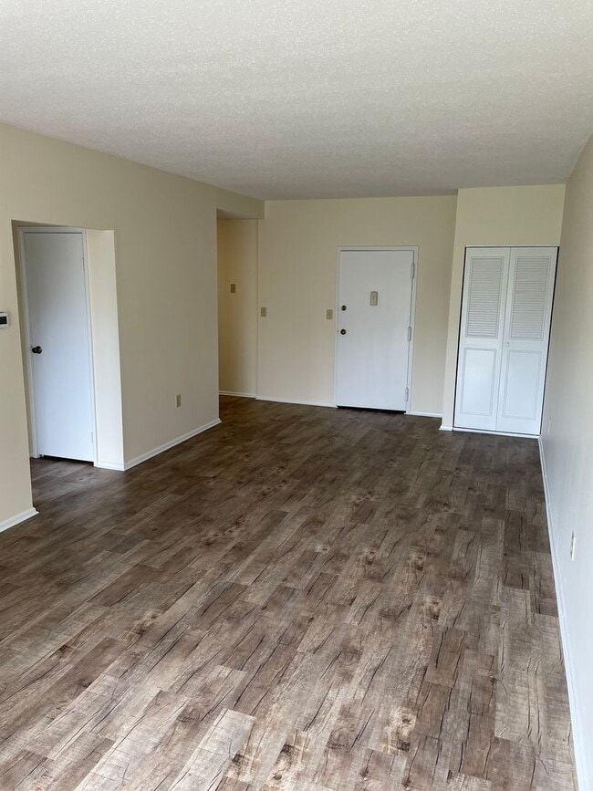 Interior Photo - Chestnut Hill South