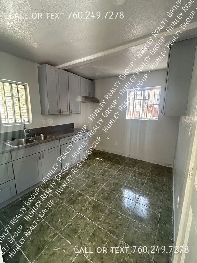 Building Photo - 1376 Gaviotas Ave-