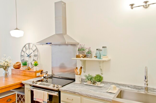 Building Photo - 29 E Main St