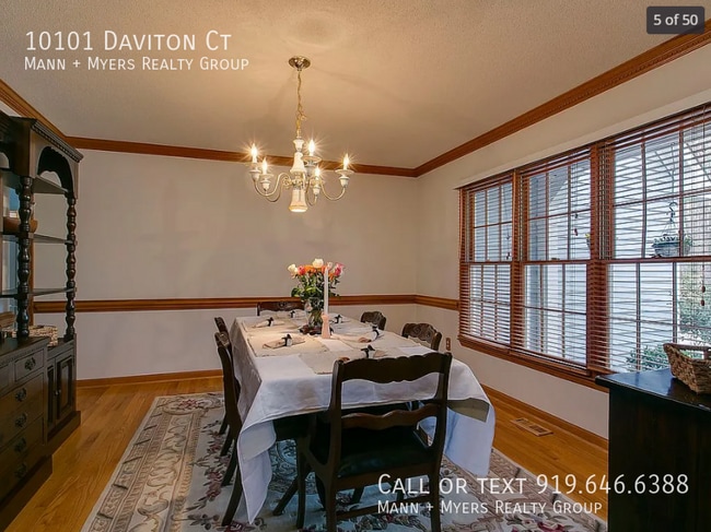 Foto del edificio - 10101 Daviton Ct