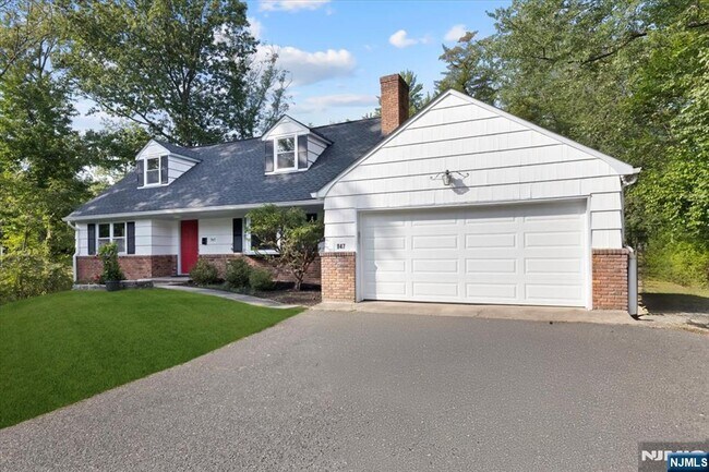 Building Photo - 947 E Glen Ave