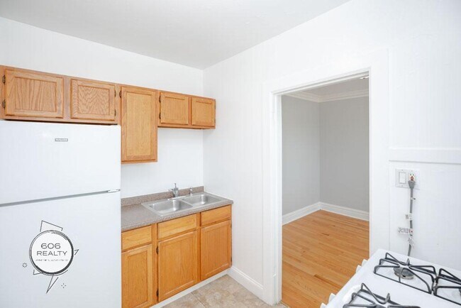 Foto del edificio - Bright and Sunny Cicero apartments!