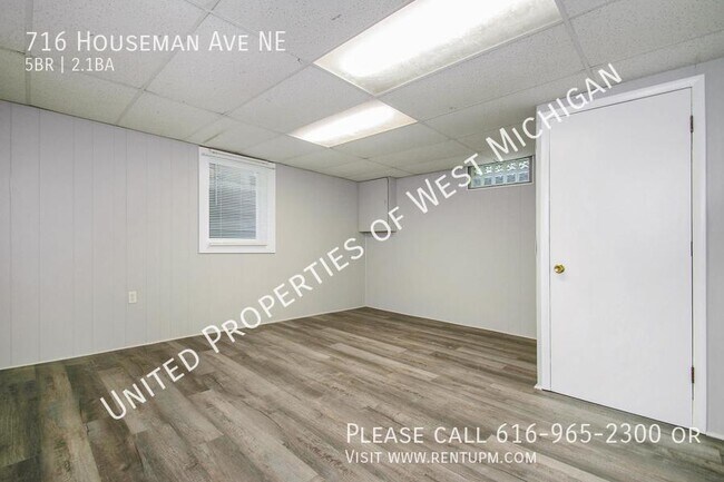 Foto del edificio - 716 Houseman Ave NE