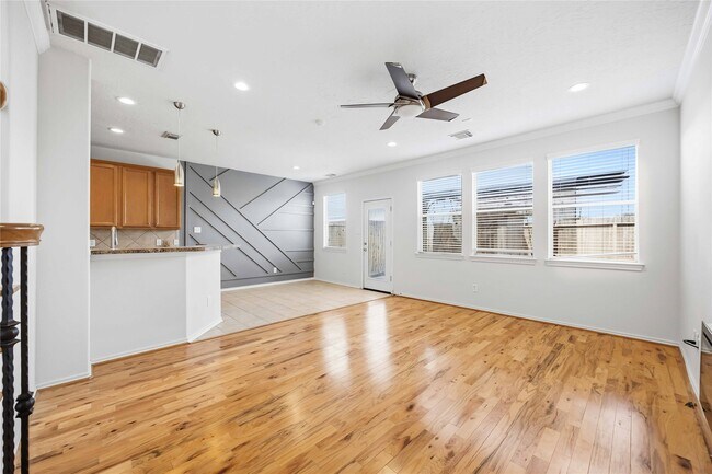 Foto del edificio - 3205 Victorian Manor Ln