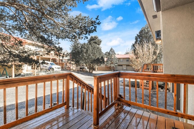 Building Photo - 103 Racquet Pl