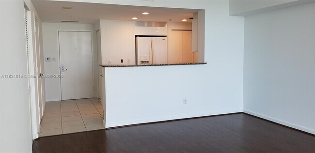Foto del edificio - 325 S Biscayne Blvd