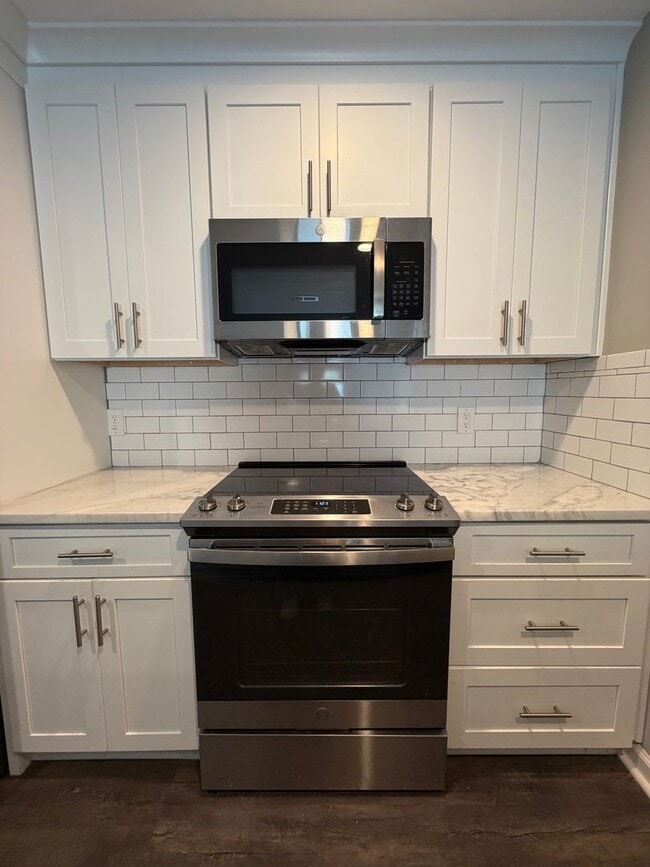 Building Photo - Charming 4/2.5 House in Armuchee- $1,995- 50% OFF 1ST MONTH RENT
