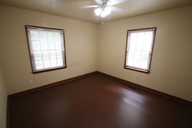 Building Photo - Historic Home For Rent! 2 Bedroom 1 Bathroom!