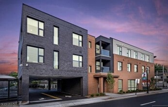 Building Photo - 12 River Rd