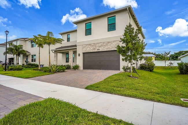 Building Photo - 2006 NE Ocean Dunes Dr