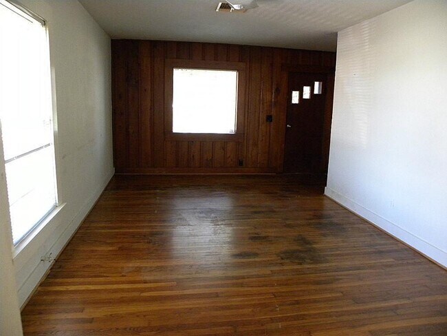 Building Photo - 603 Landrum