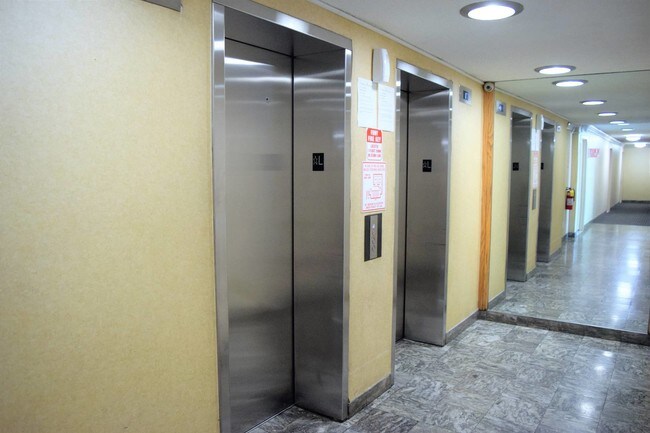 Foto del edificio - 755 Narrows Rd N