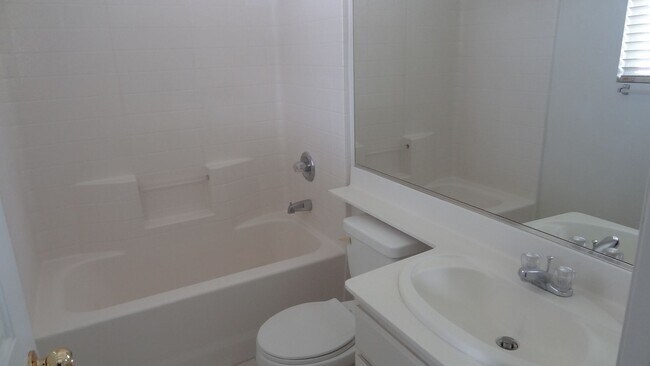 Foto del edificio - Beautiful Loma Linda Home with 3 Master Bedrooms with own Bathrooms