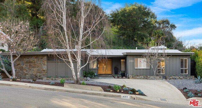 Foto del edificio - 3155 Dona Maria Dr