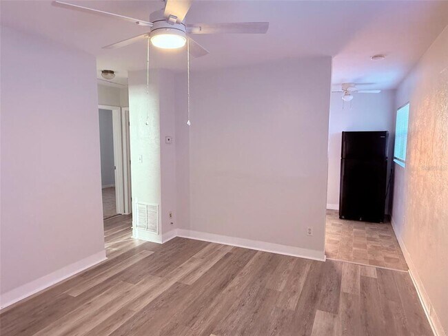 Foto del edificio - 1544 77th Ave N