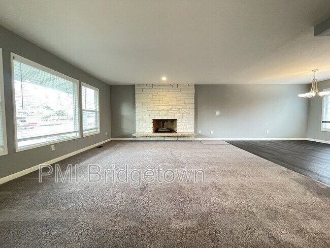 Building Photo - 15300 SE Lee Ave