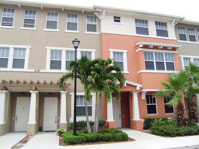 Building Photo - 883 Millbrae Ct