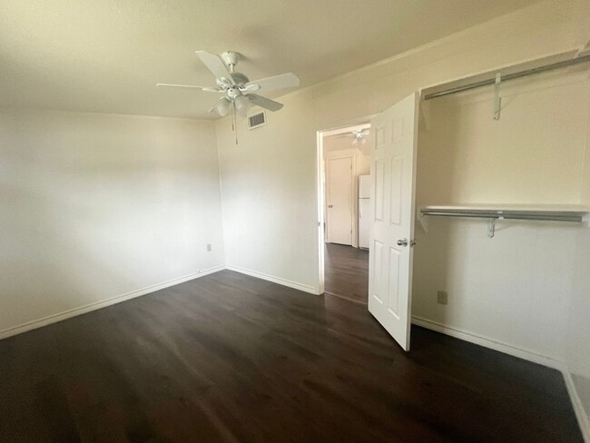 Building Photo - Updated 2 bedroom 1 bath home on a large lot