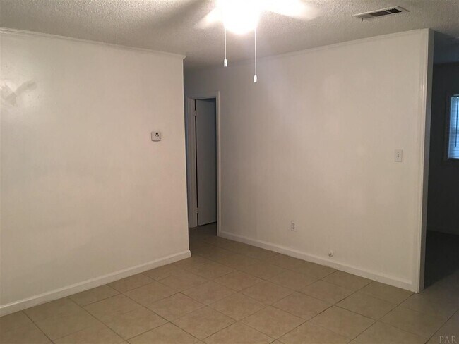 Foto del edificio - 6332 Montgomery Ave