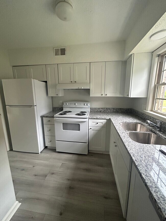 01_Kitchen - 3700 Bush River Rd