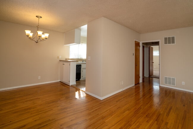 Building Photo - 2318 10th St