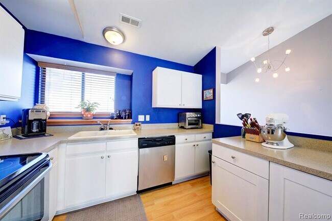 Building Photo - 42793 Lilley Pointe Dr