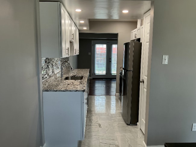 Building Photo - 14790 Tamarack Pl
