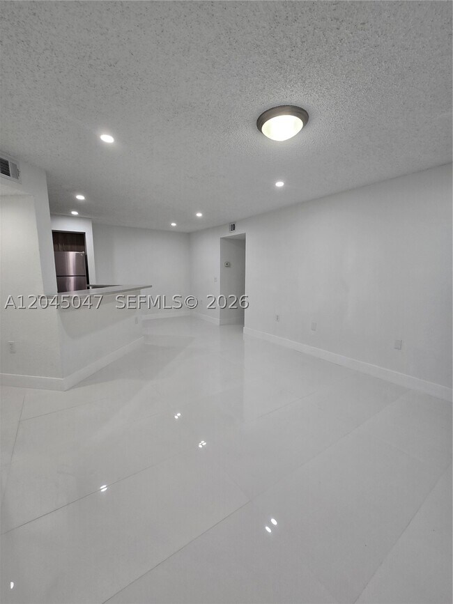 Building Photo - 595 Vista Isles Dr