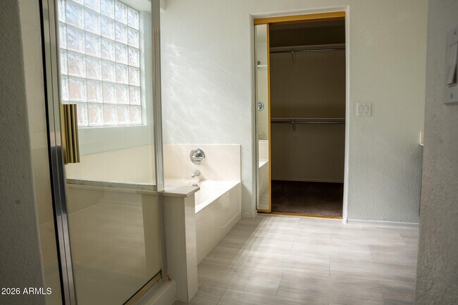 Foto del edificio - 12860 W Monte Vista Rd