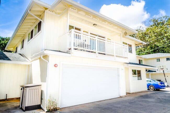 Foto del edificio - Wahiawa property: 3-bed, 2-bath, with gara...