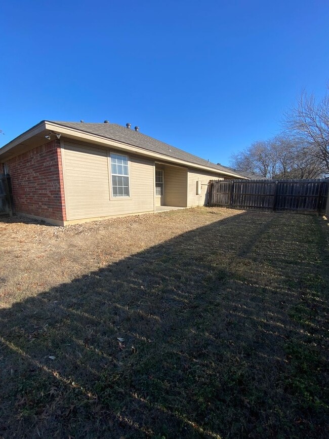 Building Photo - 1505 Karen Ct