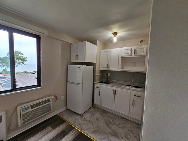Building Photo - 11720 Edgewater Dr