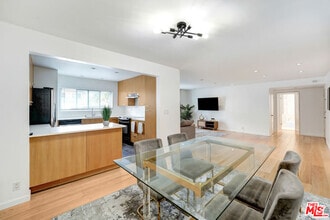 Building Photo - 645 Westmount Dr